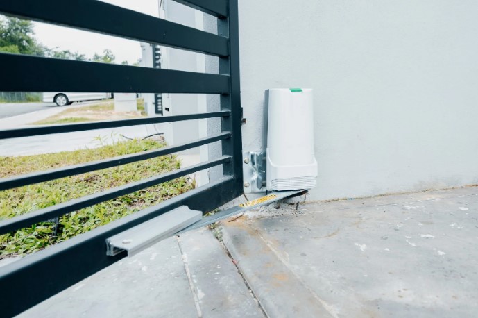 порівняння електричних та механічних воріт для дому